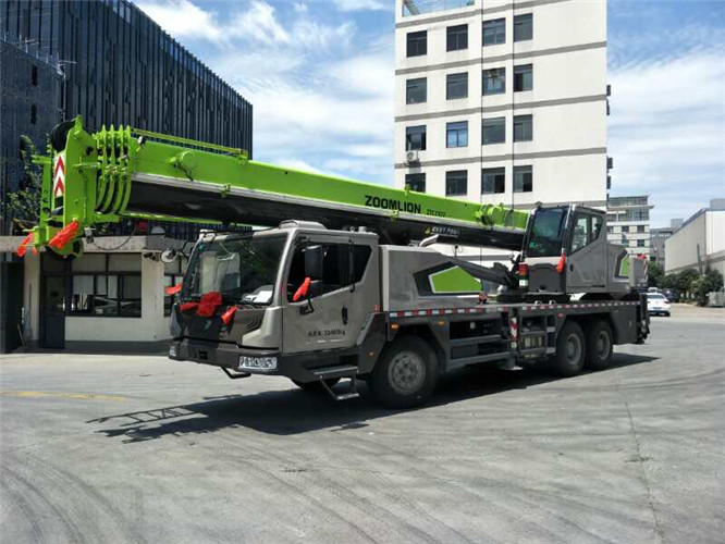 黄山区跨街广告牌的高空安装注意事项